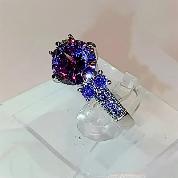 Elegant Purple Gemstone Ring - Picture 12 of 16